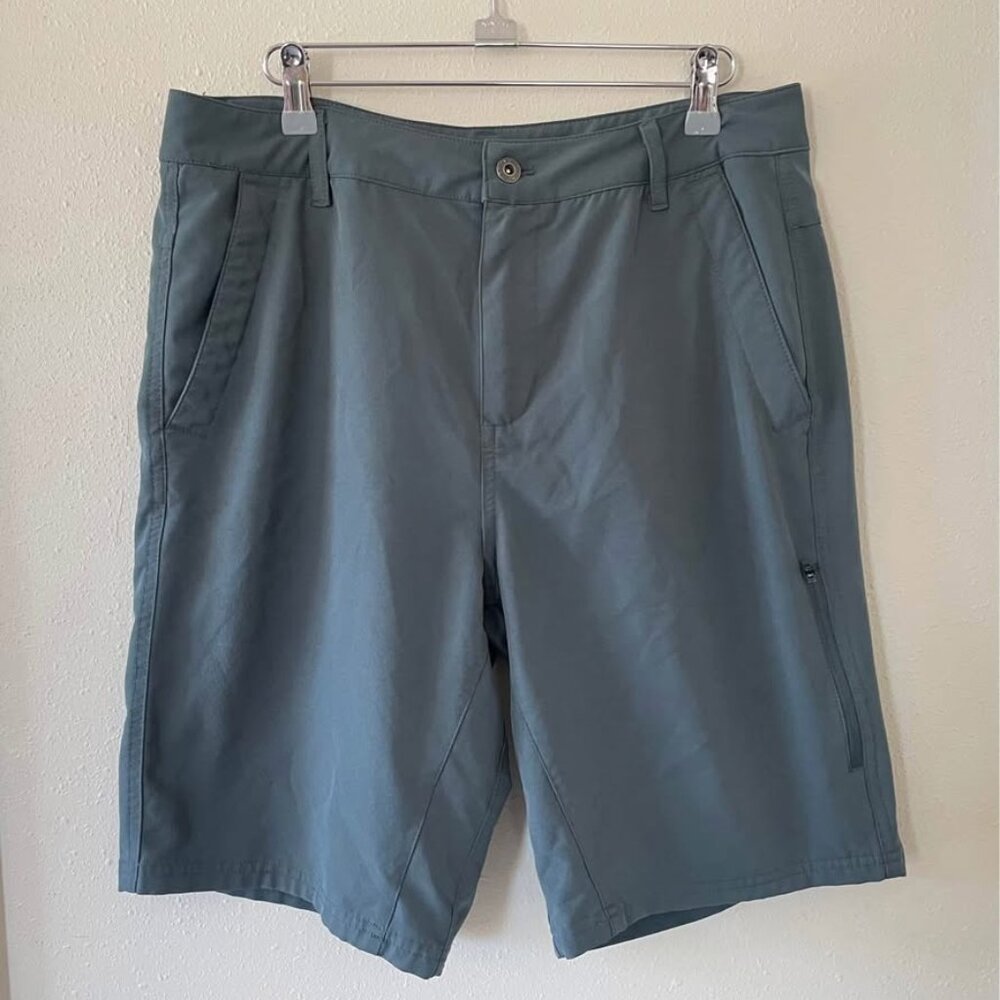 Gerry Men’s Sz 32 Mid Length Dri Fit Golf Shorts